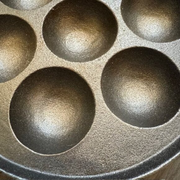 Vintage Cast Iron Aebleskiver Pan 7-Hole Danish Ebelskiver Maker With Handle For - Picture 4 of 8